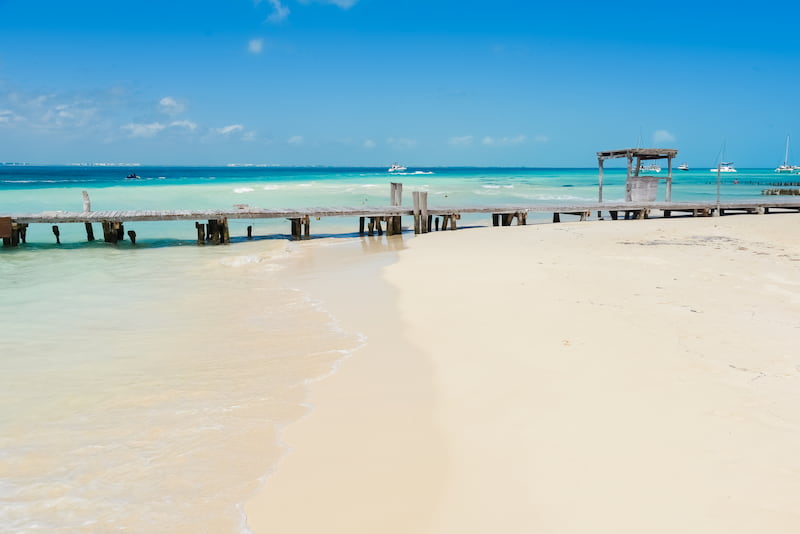 Playa de arena blanca en Isla Mujeres