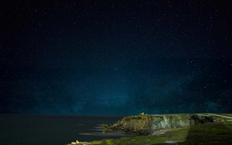 Vista de Punta Sur Isla Mujeres de noche con cielo estrellado