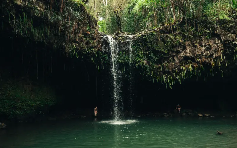 Gente en cenotes en Valladolid, México