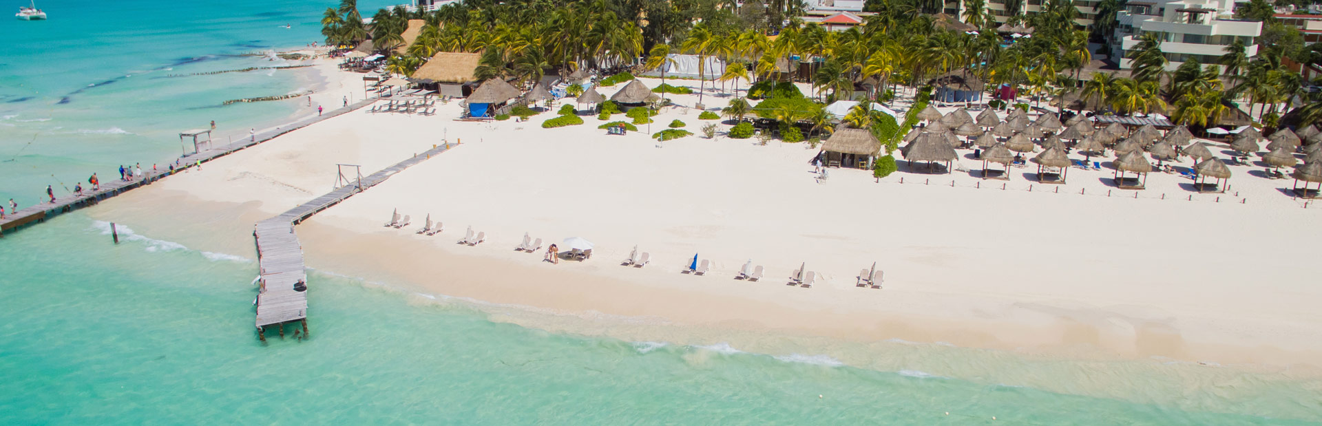 Playa Norte en Isla mujeres a vista de dron