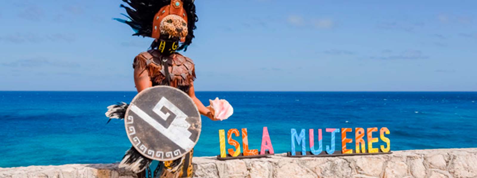 Ballena en aguas de Isla Mujeres