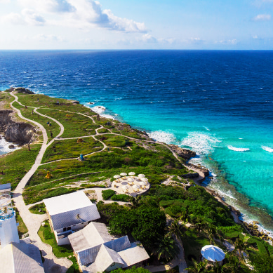 Vista aérea de la costa de Isla Mujeres