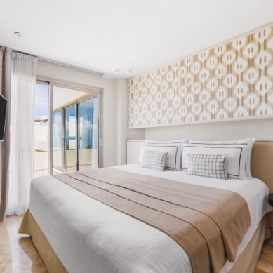 Presidential Room Bed in the Presidential Suite of the Hotel Privilege Aluxes