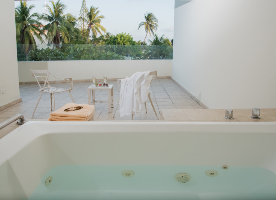 Terraza con zona de relax y Jacuzzi privado