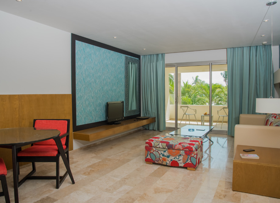 General view of our Deluxe Suite Vista Jardin room in Isla Mujeres