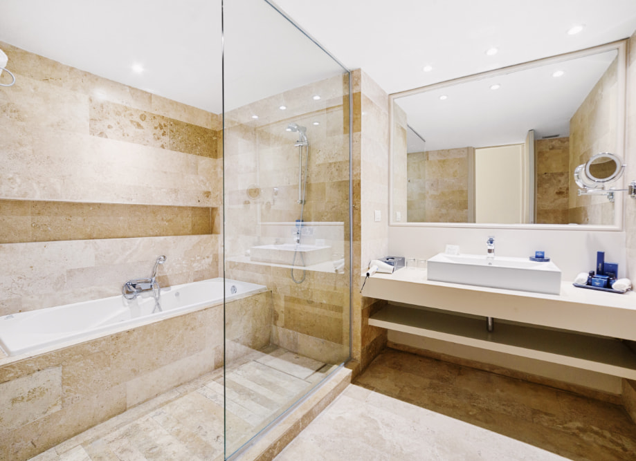 Fully-equiped bathroom of the Presidential Suite Room