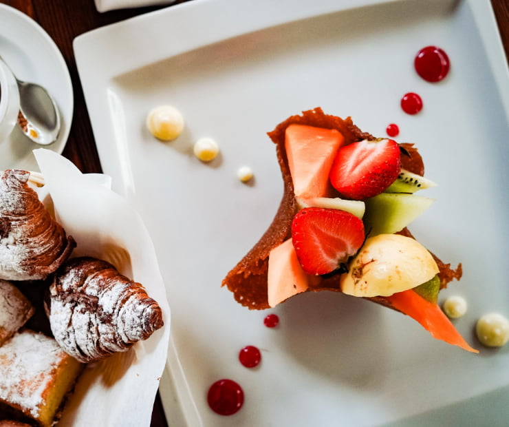 Fruta y bollería del restaurante Sabor