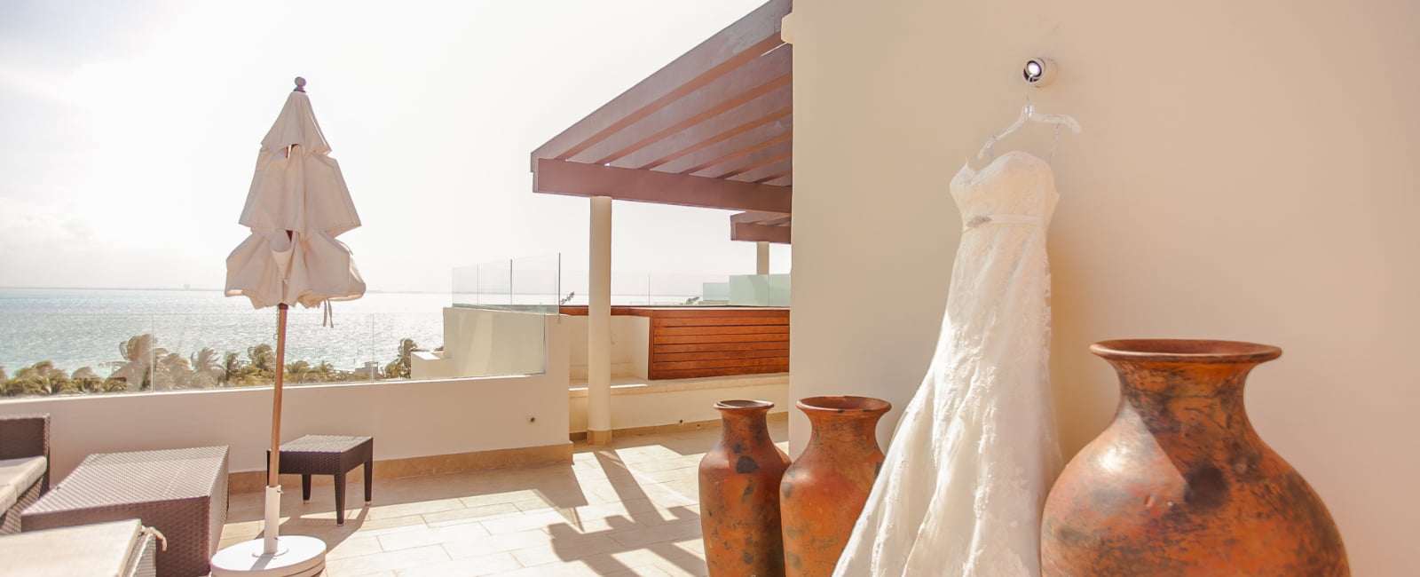 Terraza de Suite con el vestido de novia